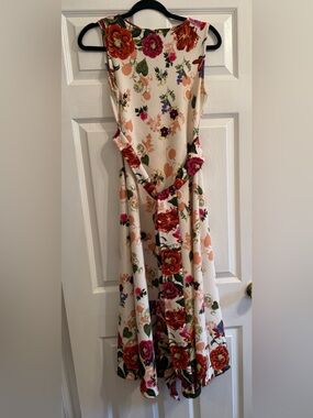 SOOLEY Sleeveless Floral Midi Dress in Cream with Pink and Red Floral